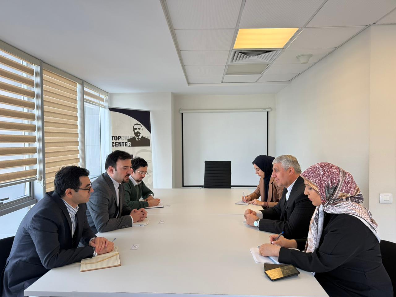 İran səfiri Topçubaşov Mərkəzini ziyarət edib