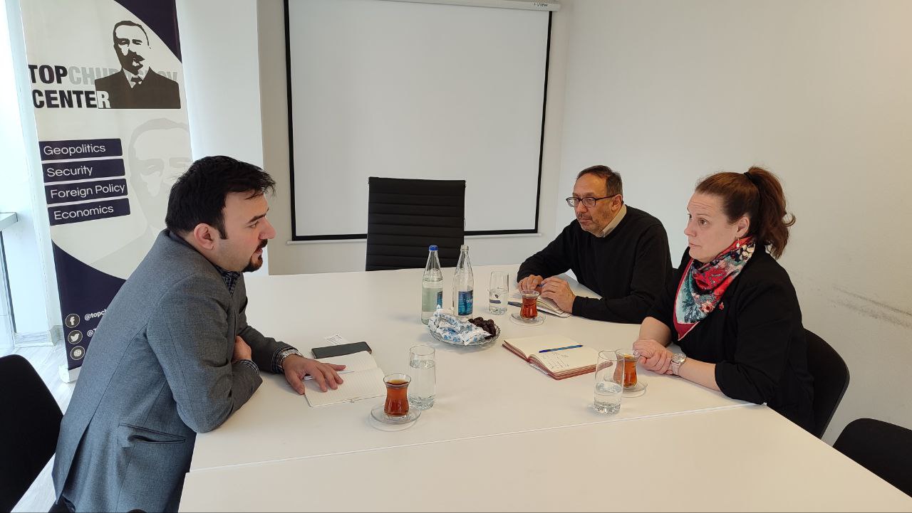 Kanadalı qonaqlar Topçubaşov Mərkəzini ziyarət ediblər